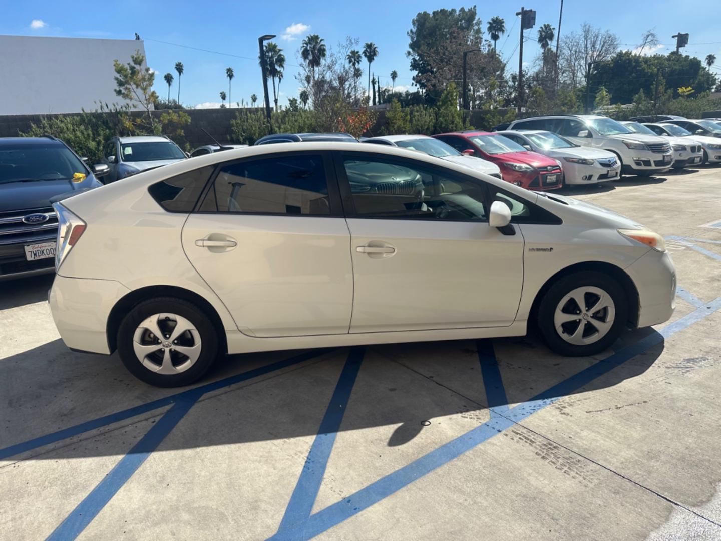 2012 WHITE Toyota Prius Cloth (JTDKN3DU3C1) with an 4 Cylinder engine, AUTOMATIC transmission, located at 30 S. Berkeley Avenue, Pasadena, CA, 91107, (626) 248-7567, 34.145447, -118.109398 - Photo#6